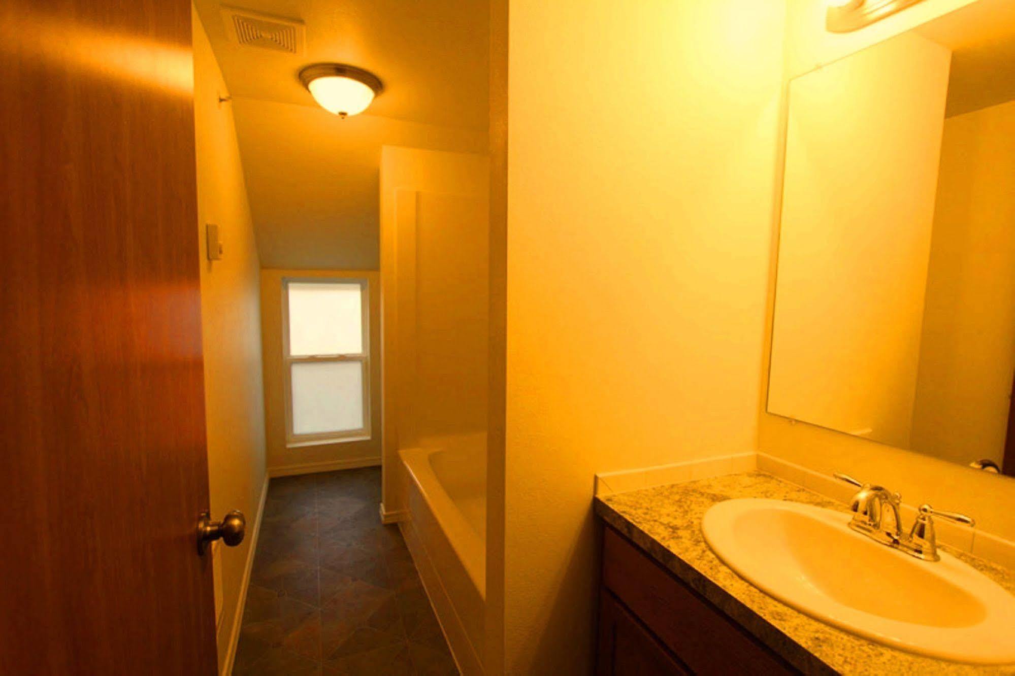 Maple Leaf Manor Suites Spokane Exterior photo